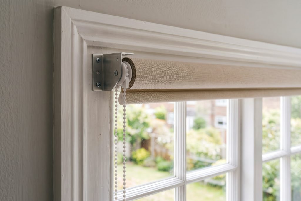 handyman services glasgow roller blind installation